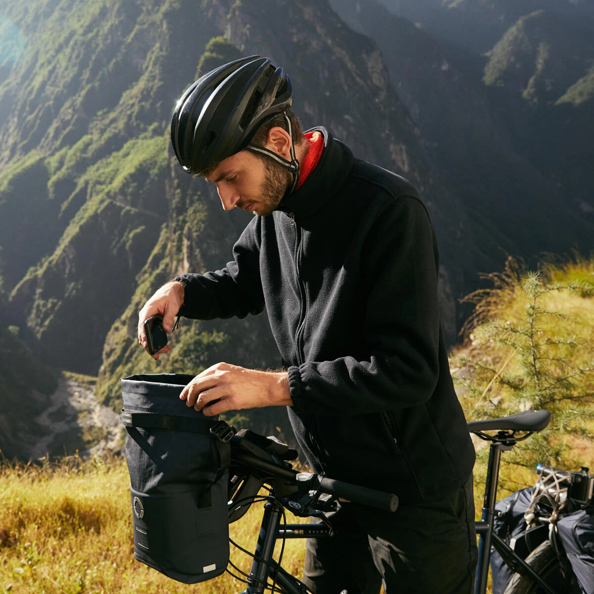 Roswheel Tour Handlebar Bag - Image 5