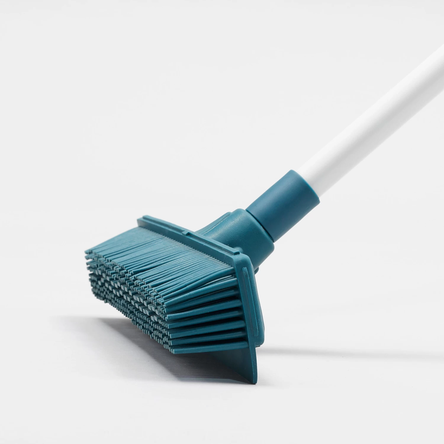 Quechua Camping Broom Dustpan Kit - Image 6